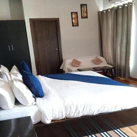 Vrindavan Dreams Hotel And Suites 外观 照片