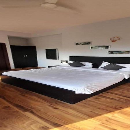 Vrindavan Dreams Hotel And Suites 外观 照片