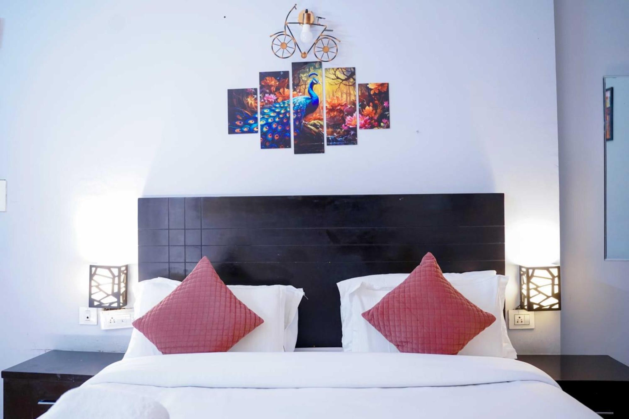 Vrindavan Dreams Hotel And Suites 外观 照片