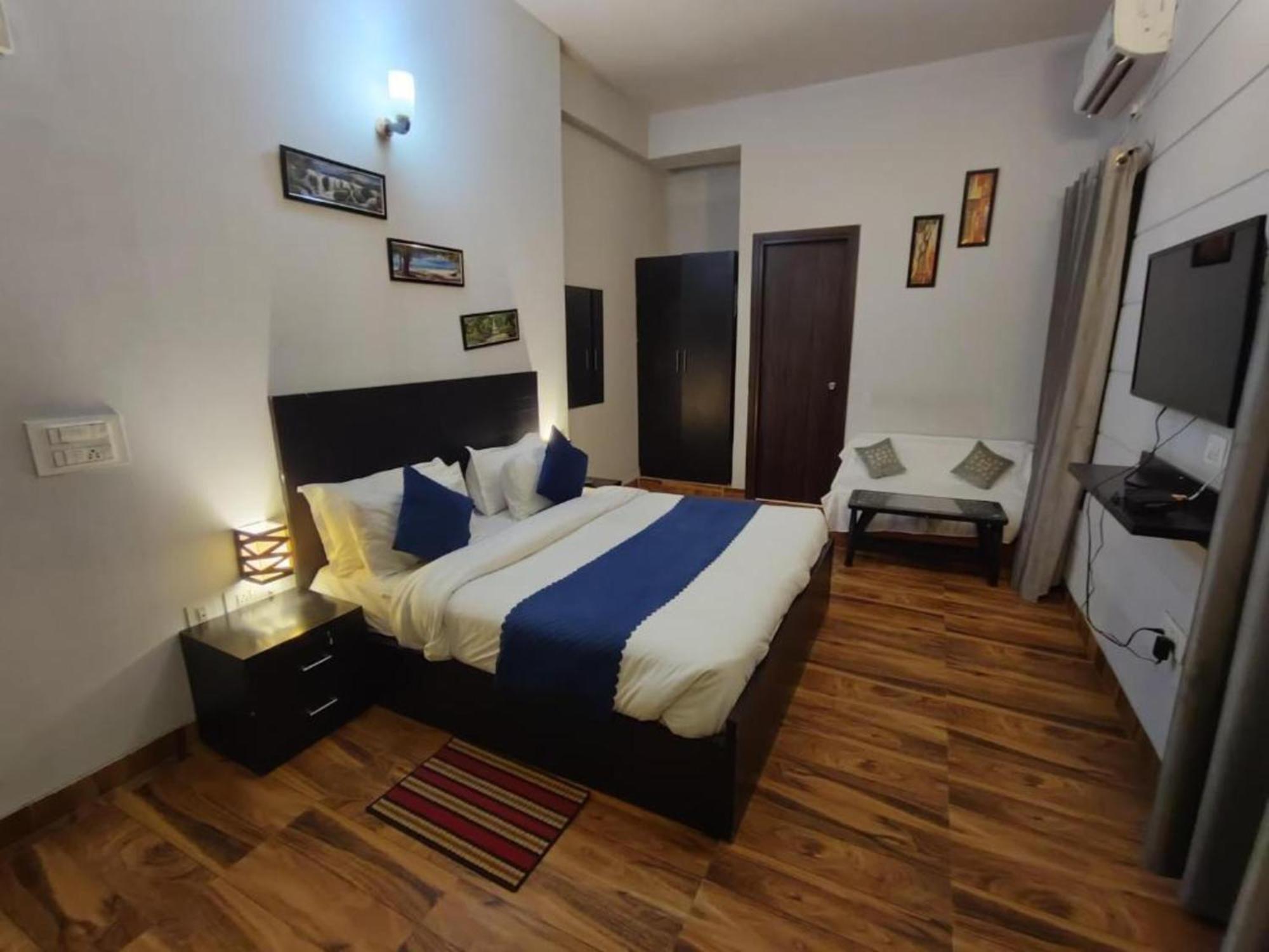 Vrindavan Dreams Hotel And Suites 外观 照片