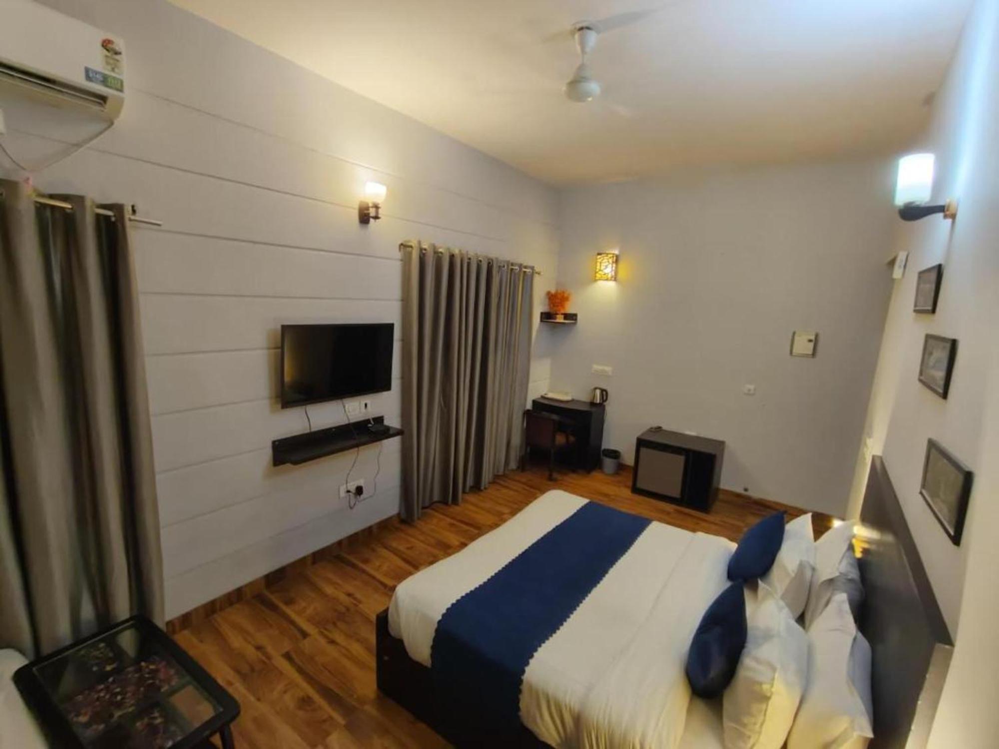 Vrindavan Dreams Hotel And Suites 外观 照片