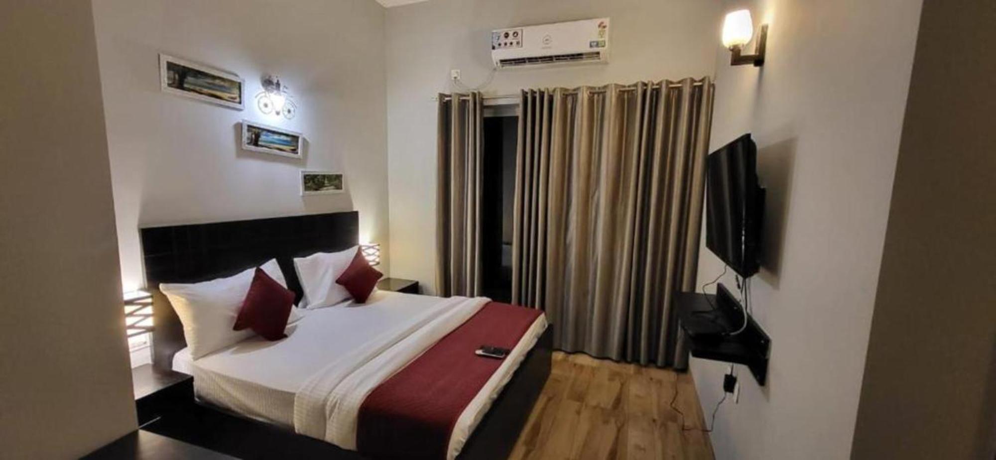 Vrindavan Dreams Hotel And Suites 外观 照片