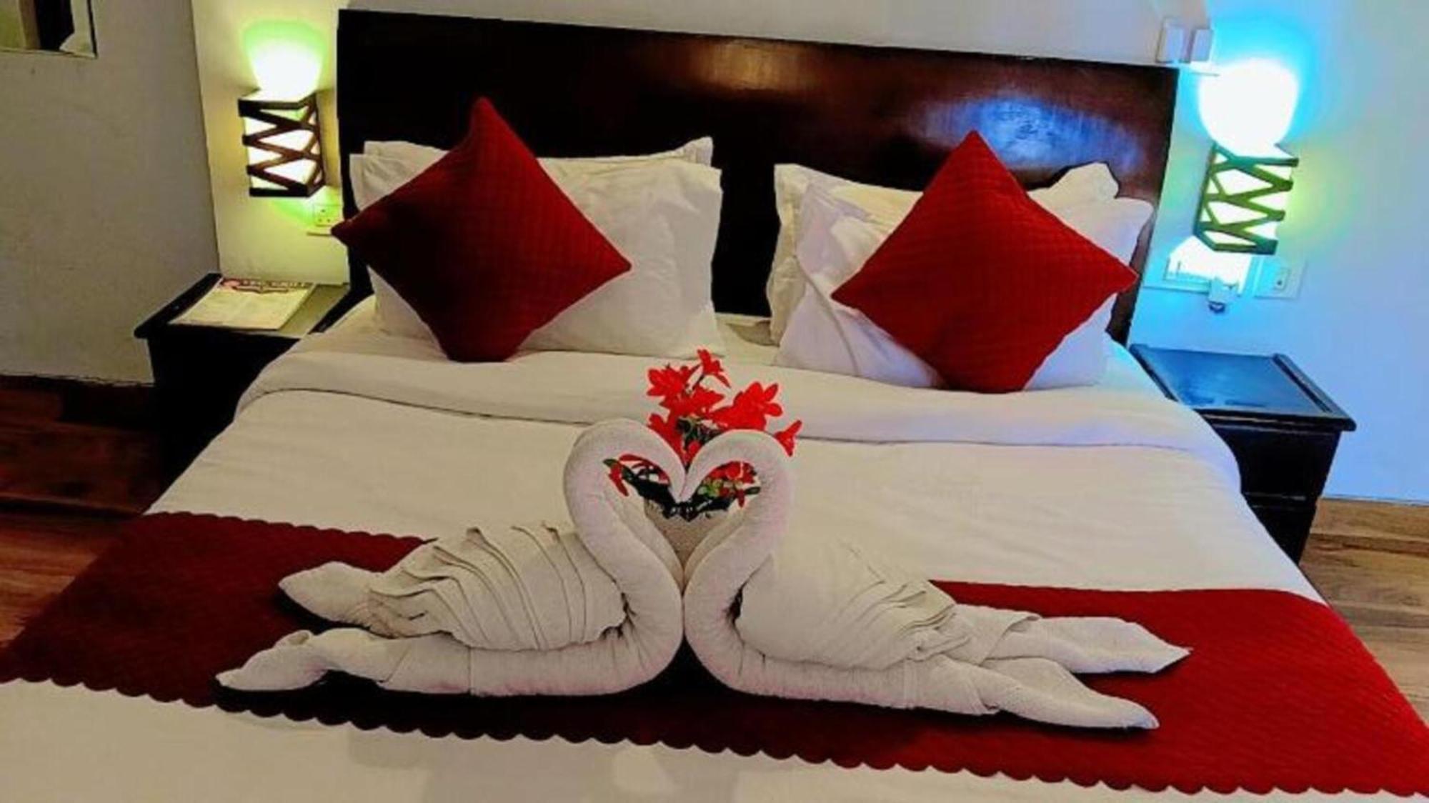 Vrindavan Dreams Hotel And Suites 外观 照片