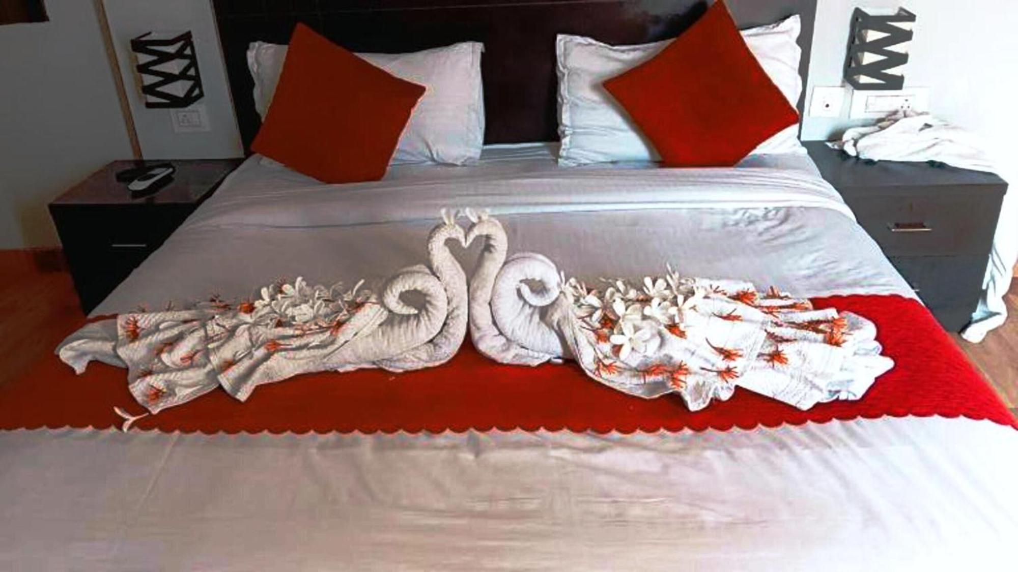 Vrindavan Dreams Hotel And Suites 外观 照片
