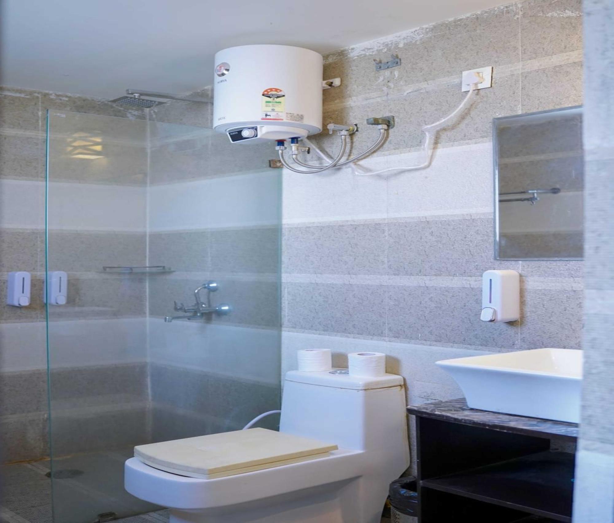 Vrindavan Dreams Hotel And Suites 外观 照片