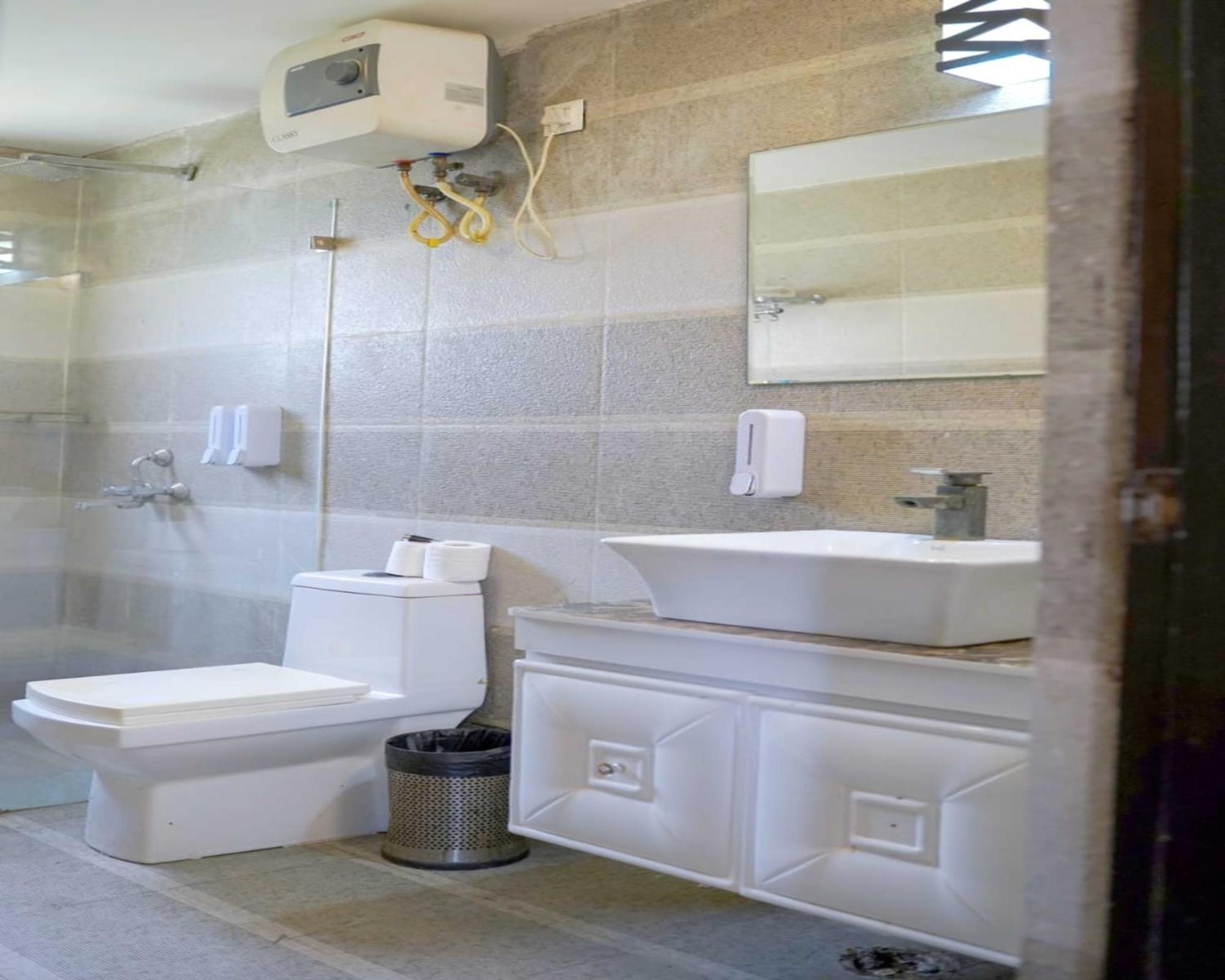 Vrindavan Dreams Hotel And Suites 外观 照片