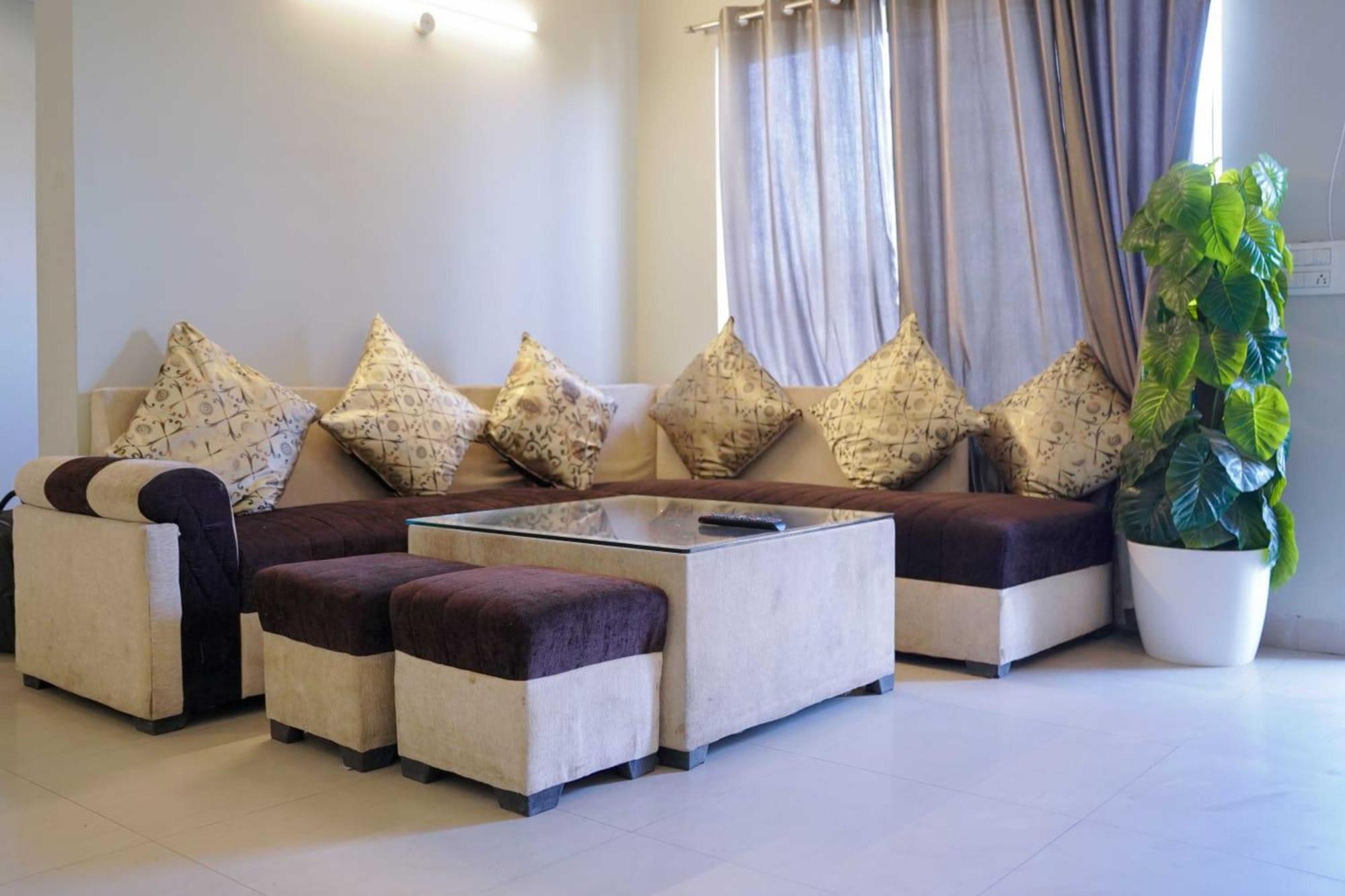Vrindavan Dreams Hotel And Suites 外观 照片
