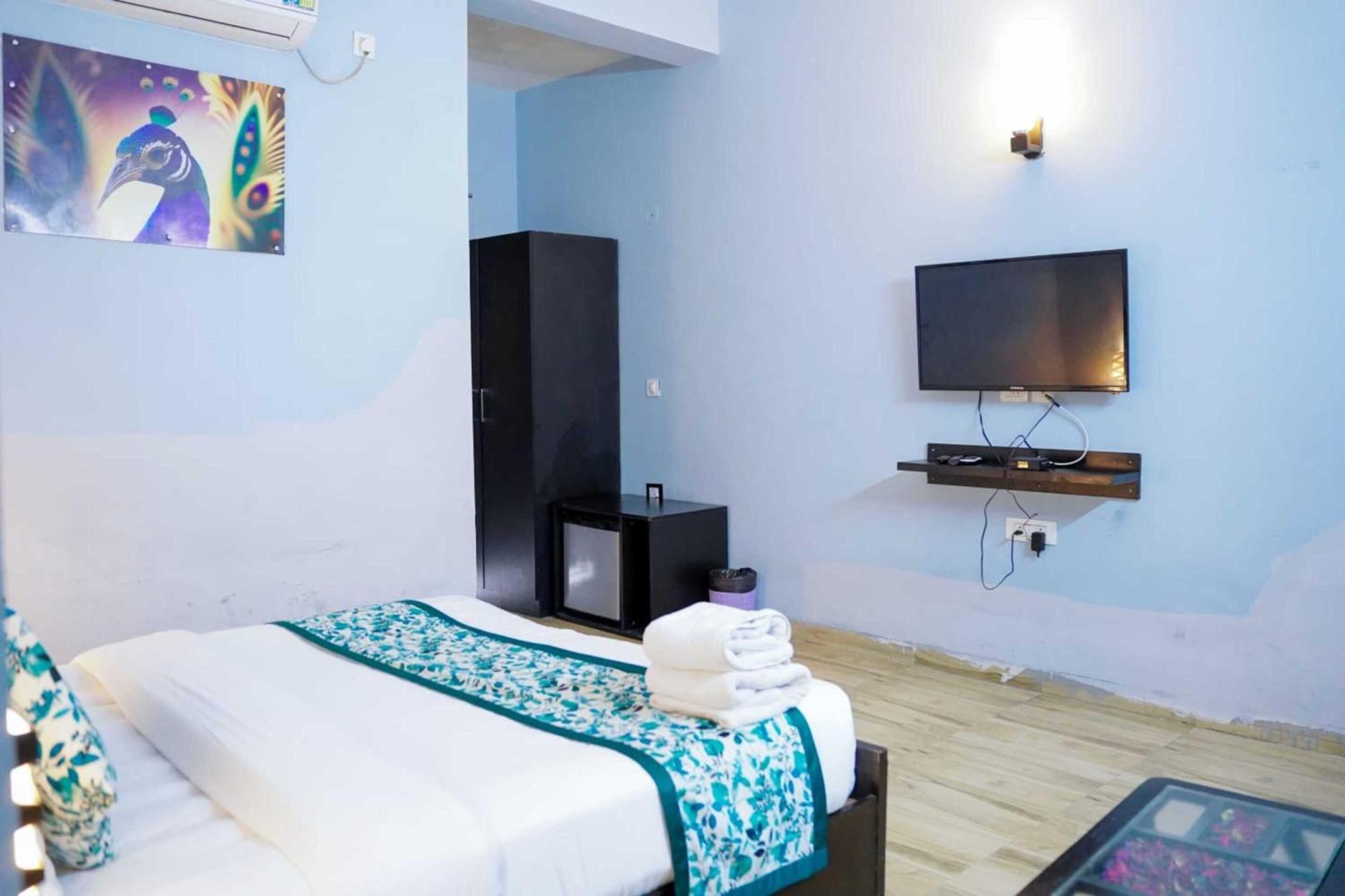 Vrindavan Dreams Hotel And Suites 外观 照片