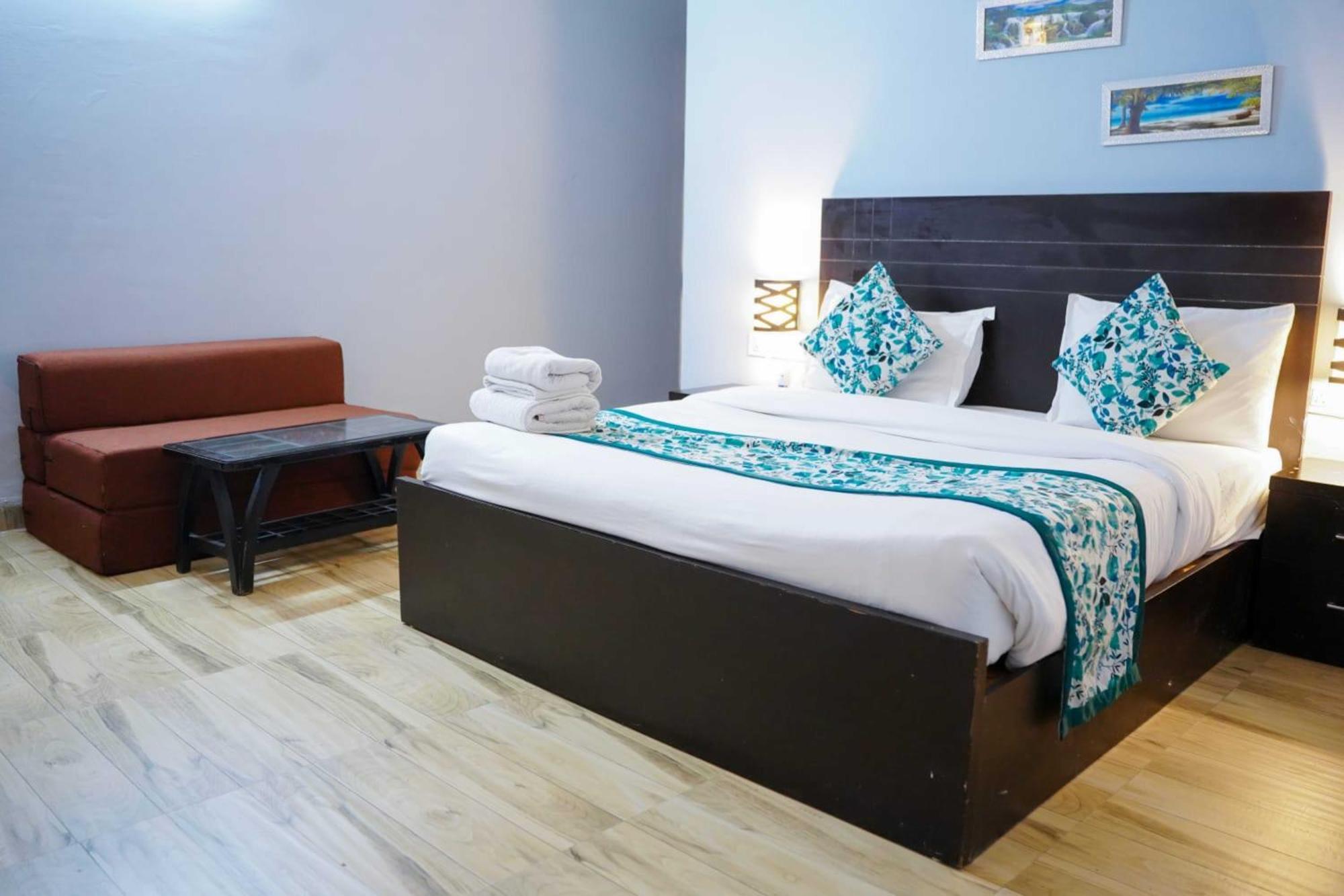 Vrindavan Dreams Hotel And Suites 外观 照片