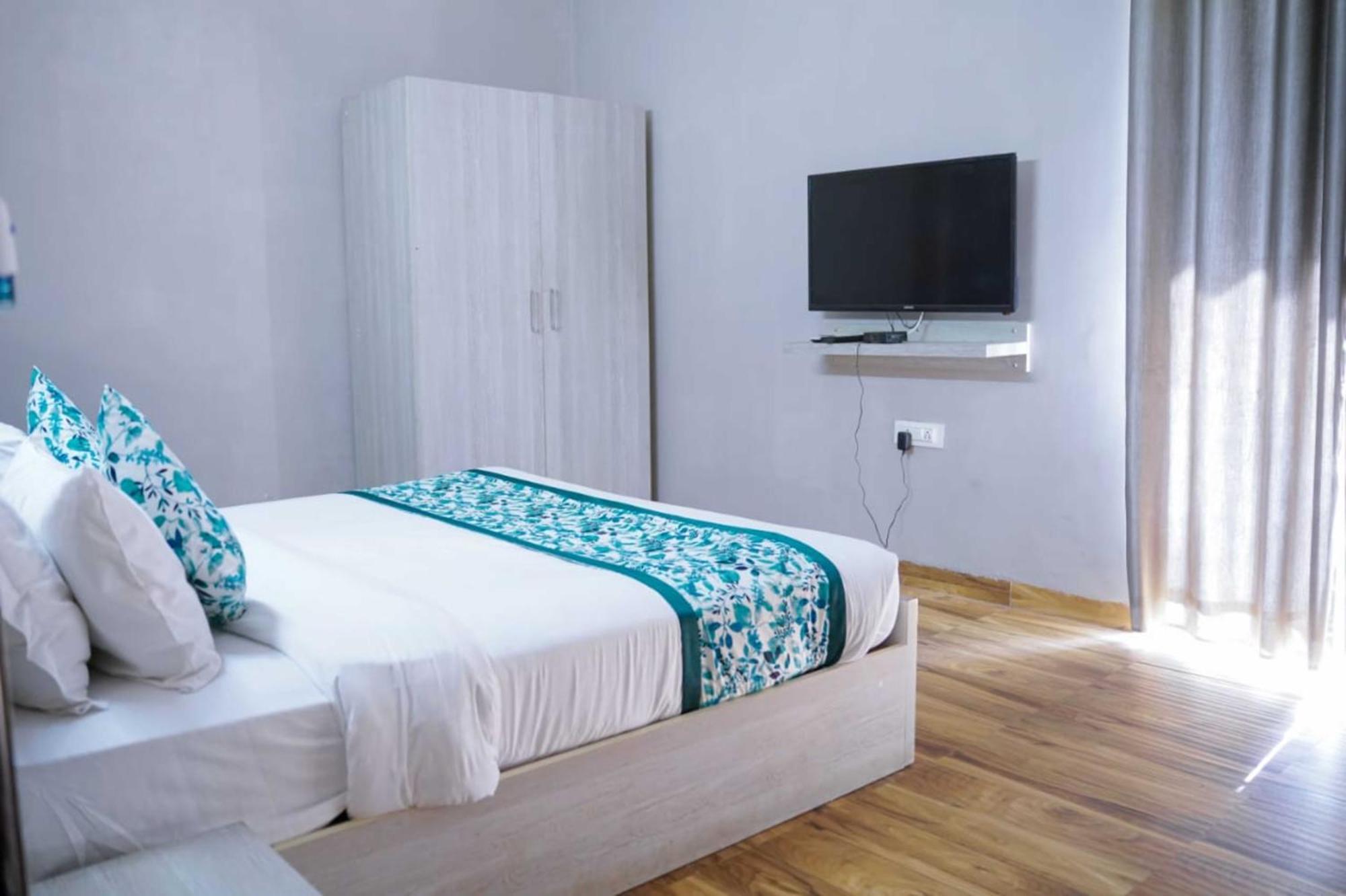 Vrindavan Dreams Hotel And Suites 外观 照片
