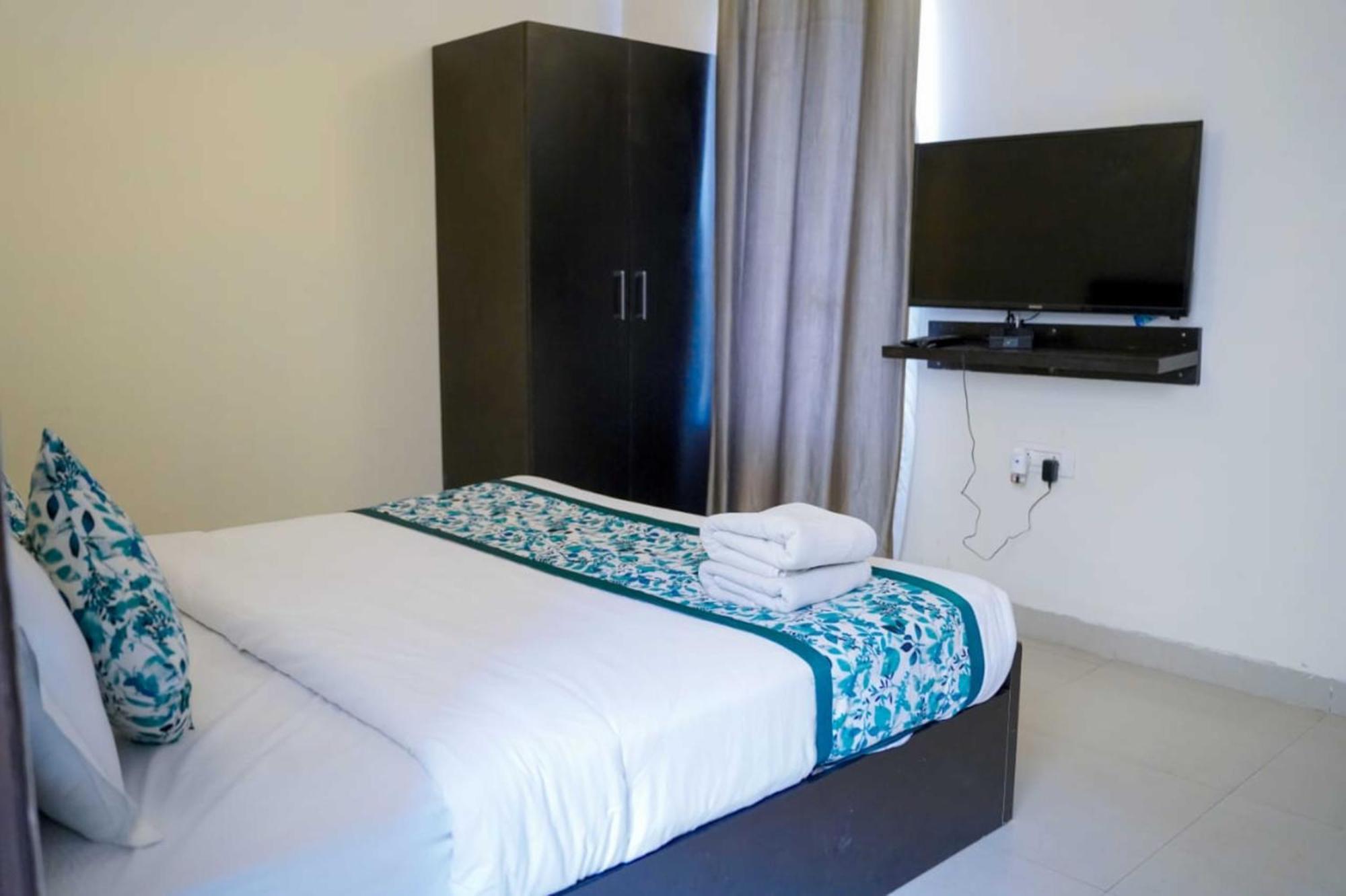 Vrindavan Dreams Hotel And Suites 外观 照片