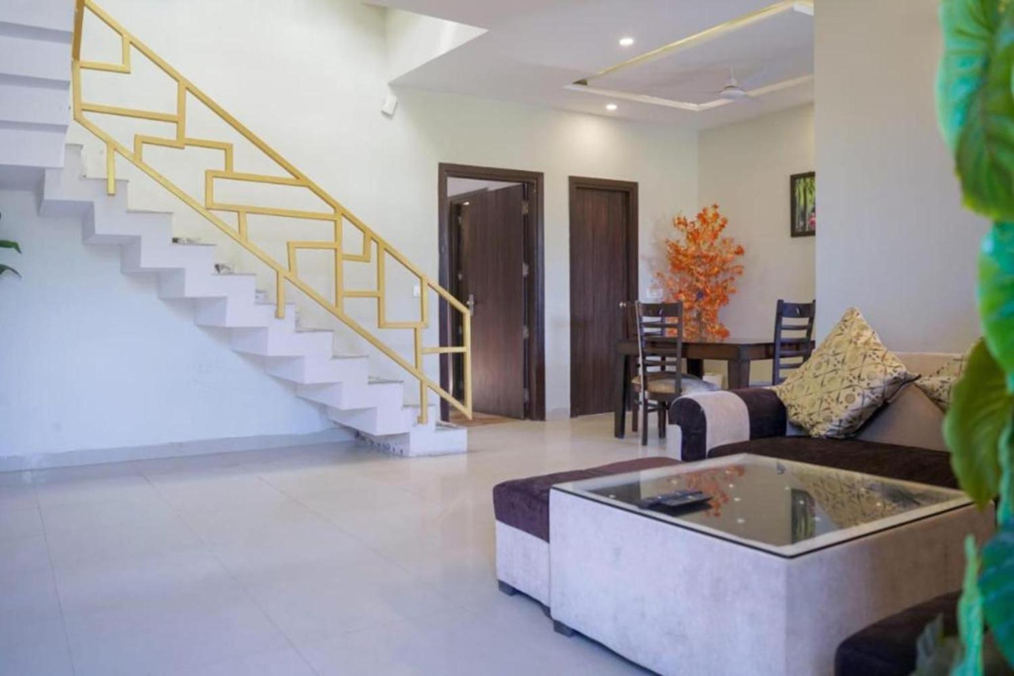 Vrindavan Dreams Hotel And Suites 外观 照片
