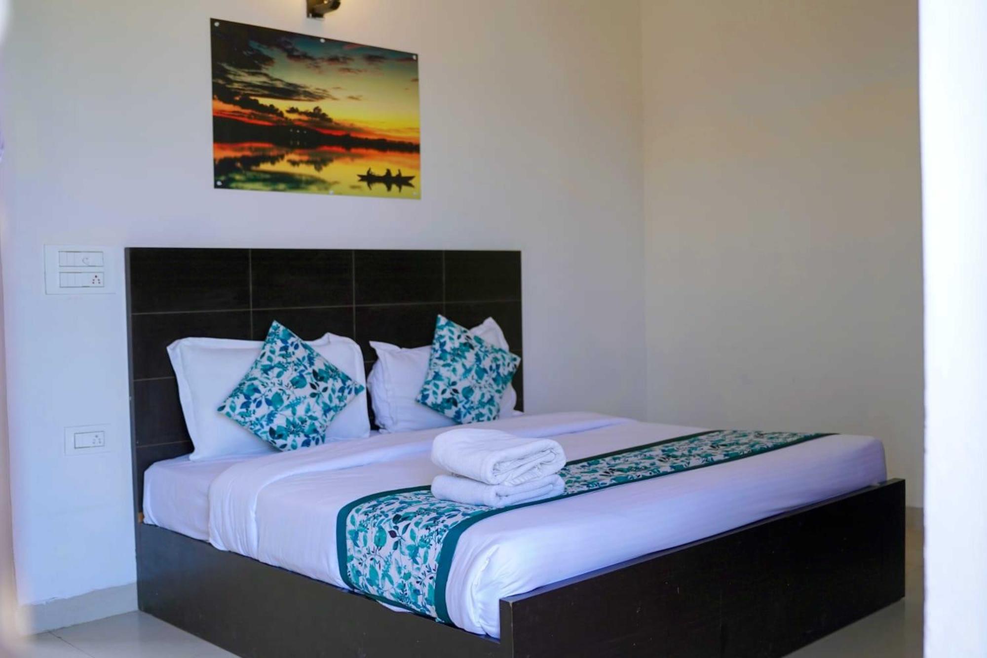 Vrindavan Dreams Hotel And Suites 外观 照片