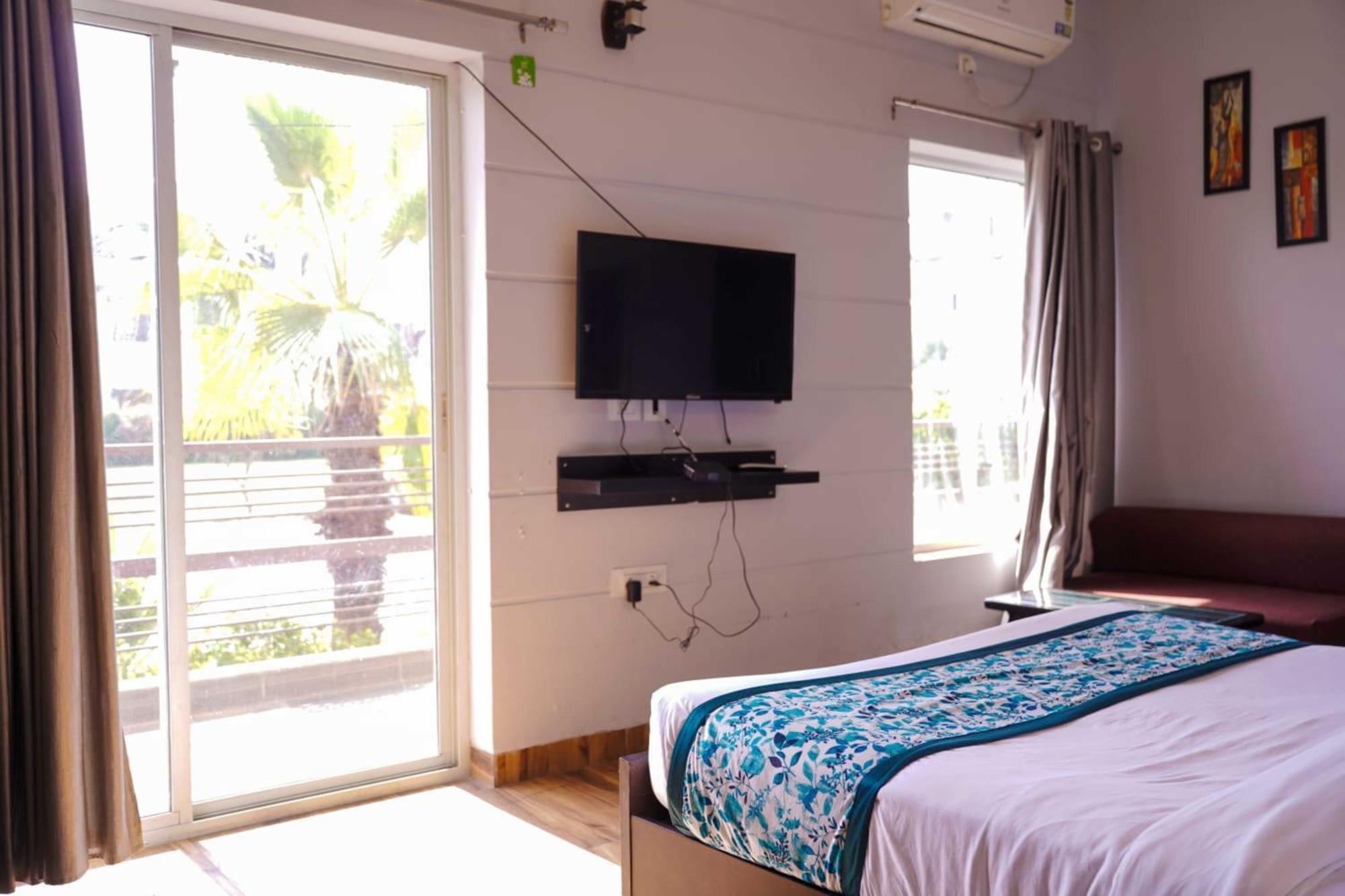 Vrindavan Dreams Hotel And Suites 外观 照片