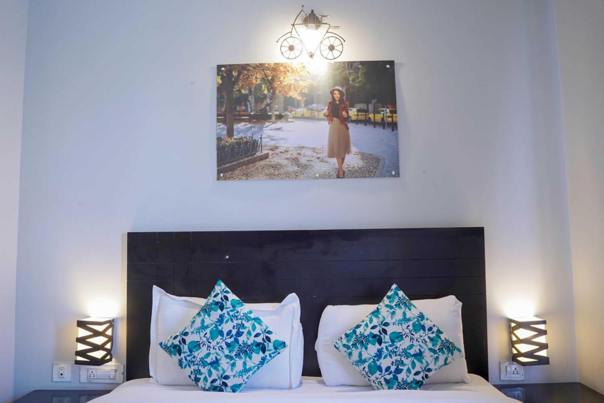 Vrindavan Dreams Hotel And Suites 外观 照片