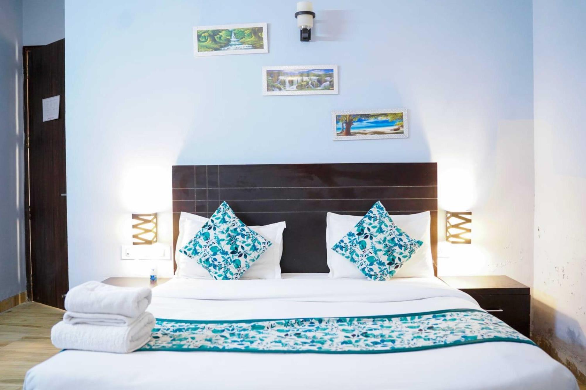 Vrindavan Dreams Hotel And Suites 外观 照片